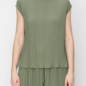 MELLODAY Boat Neck Cap Sleeve Plisse Top